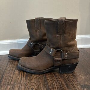 Women’s short Frye boots 7.5